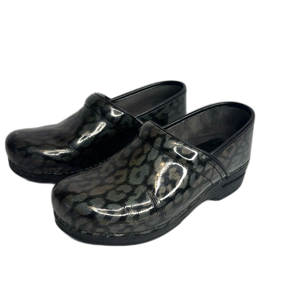 Dansko XP 2.0 Professional Patent Animal Print‎ Slip On Clogs size 10.5 41